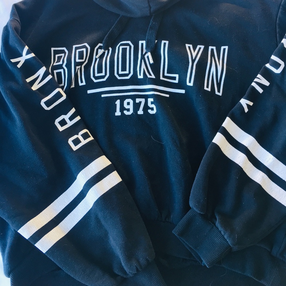 Brooklyn hoodie black with white Font